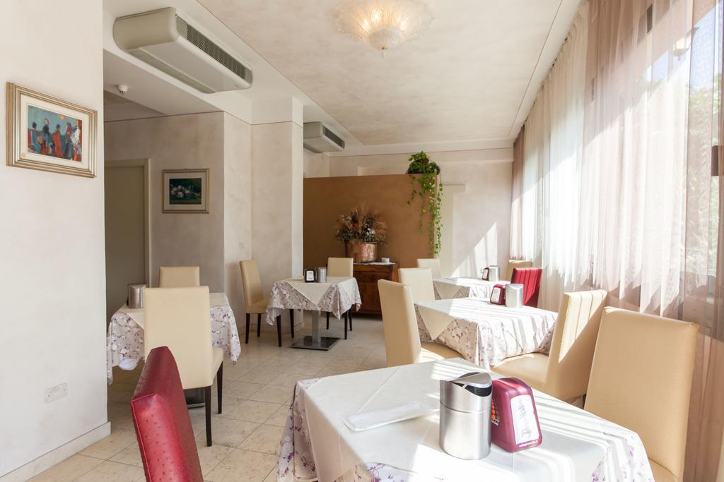 Hotel Oasis Marina di Ravenna Eksteriør billede