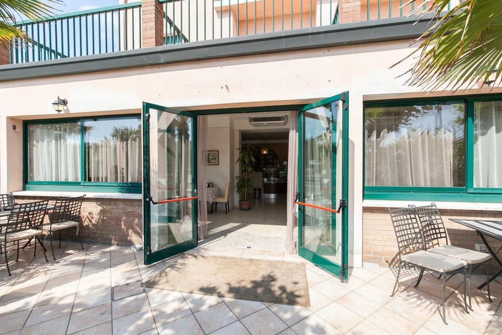 Hotel Oasis Marina di Ravenna Eksteriør billede