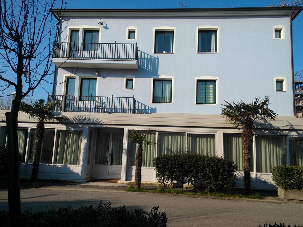 Hotel Oasis Marina di Ravenna Eksteriør billede
