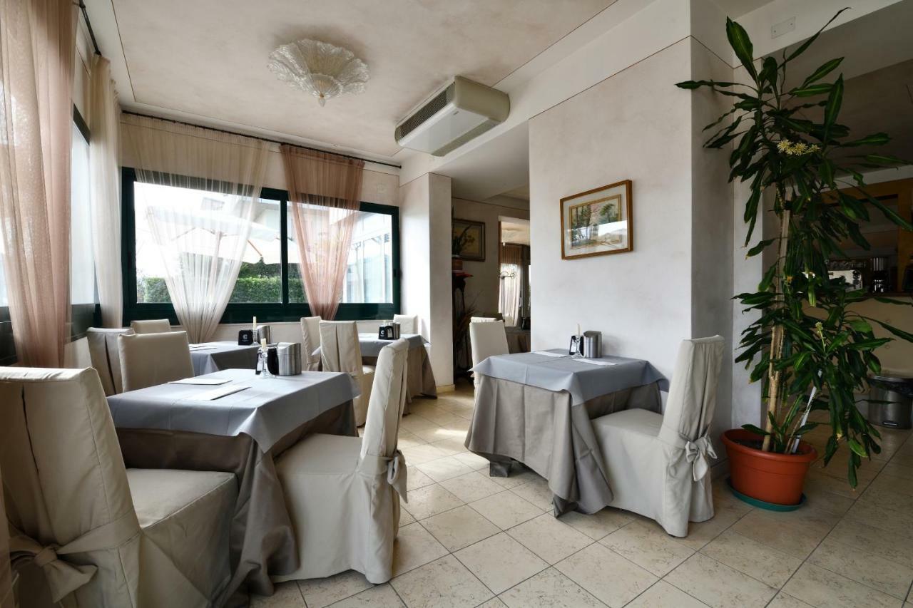 Hotel Oasis Marina di Ravenna Eksteriør billede